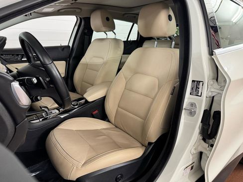 Used 2018 INFINITI QX30 Premium w/ Navigation Package image 12