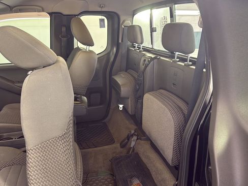 Used 2014 Nissan Frontier SV AWD/4WD image 7