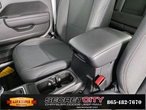 New 2025 Jeep Gladiator Sport image 24