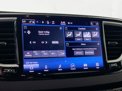 Used 2022 Chrysler Pacifica Touring-L image 26