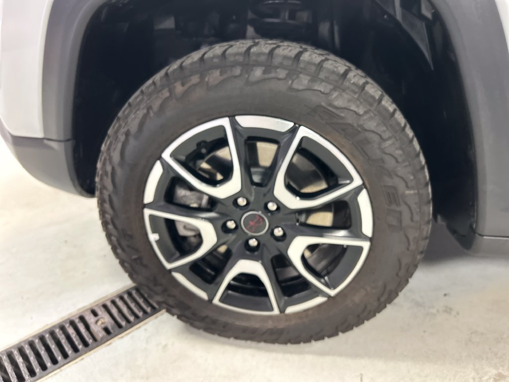 Used 2025 Jeep Compass Trailhawk AWD/4WD image 9