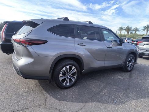 Used 2025 Toyota Highlander XLE image 5