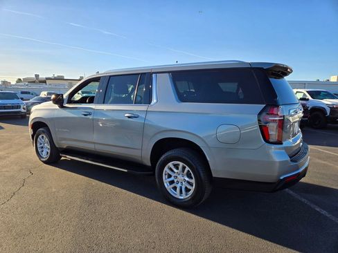 Used 2024 Chevrolet Suburban LT image 4