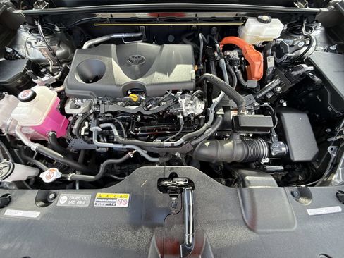 Certified 2023 Toyota Crown AWD/4WD image 17