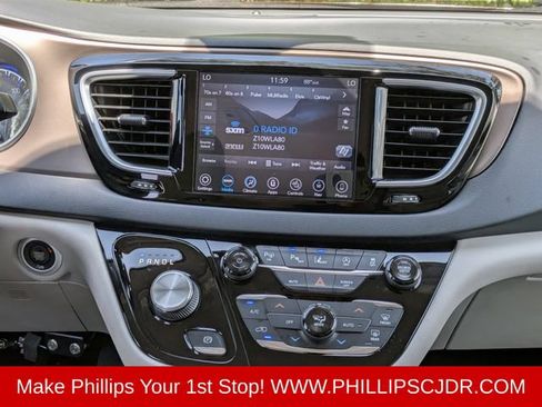Certified 2018 Chrysler Pacifica Touring-L Plus w/ Advanced Safetytec Group FWD image 17