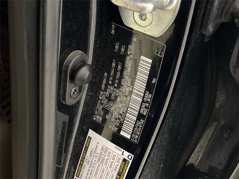 Used 2019 Toyota 4Runner SR5 w/ Phone Cable & Charge Package image 20