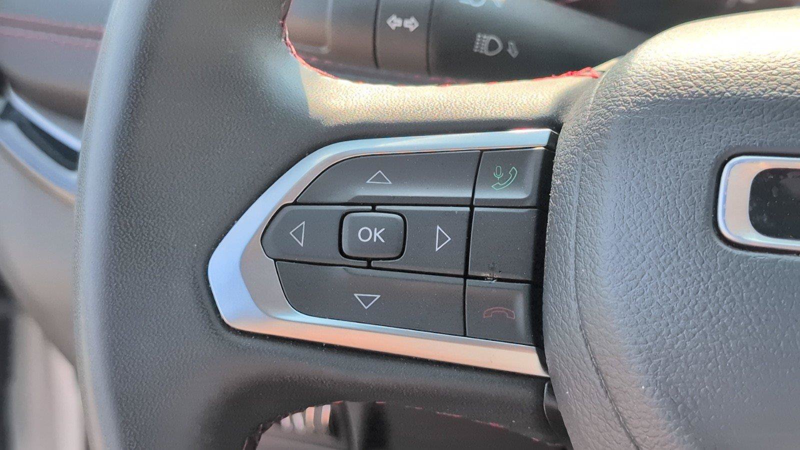 Used 2025 Jeep Compass Trailhawk AWD/4WD image 30