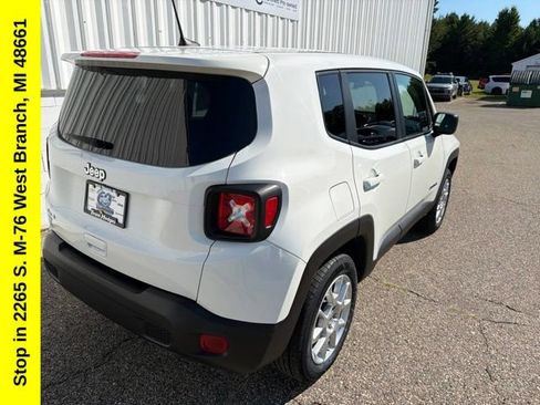 Used 2023 Jeep Renegade Latitude AWD/4WD image 13