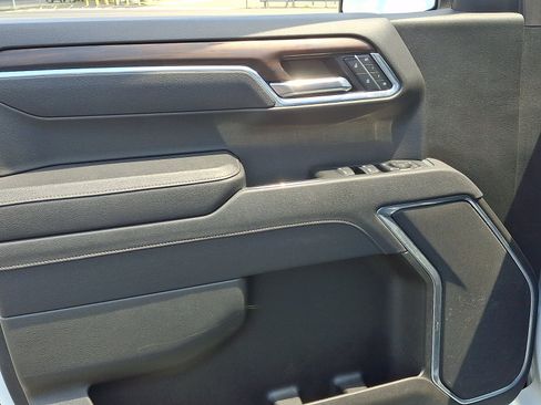 Used 2025 GMC Sierra 1500 SLT AWD/4WD image 12