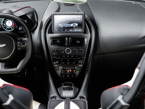 Used 2023 Aston Martin DBS Volante image 23