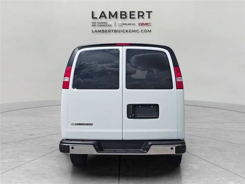 Used 2025 Chevrolet Express 3500 LT w/ LT Preferred Equipment Group RWD image 4