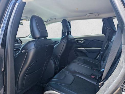 Used 2019 Jeep Cherokee Latitude Plus FWD image 13