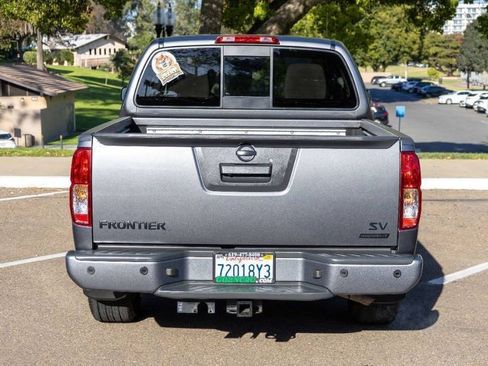 Used 2021 Nissan Frontier SV w/ Midnight Edition Floor Mats image 6