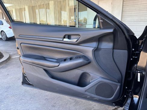 Used 2025 Nissan Altima 2.5 SV FWD image 18