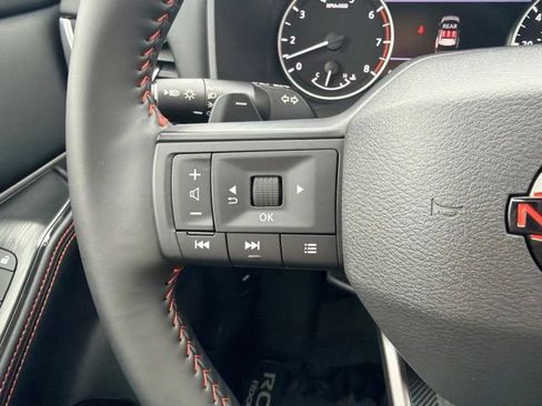 Used 2025 Nissan Rogue SV AWD/4WD image 26