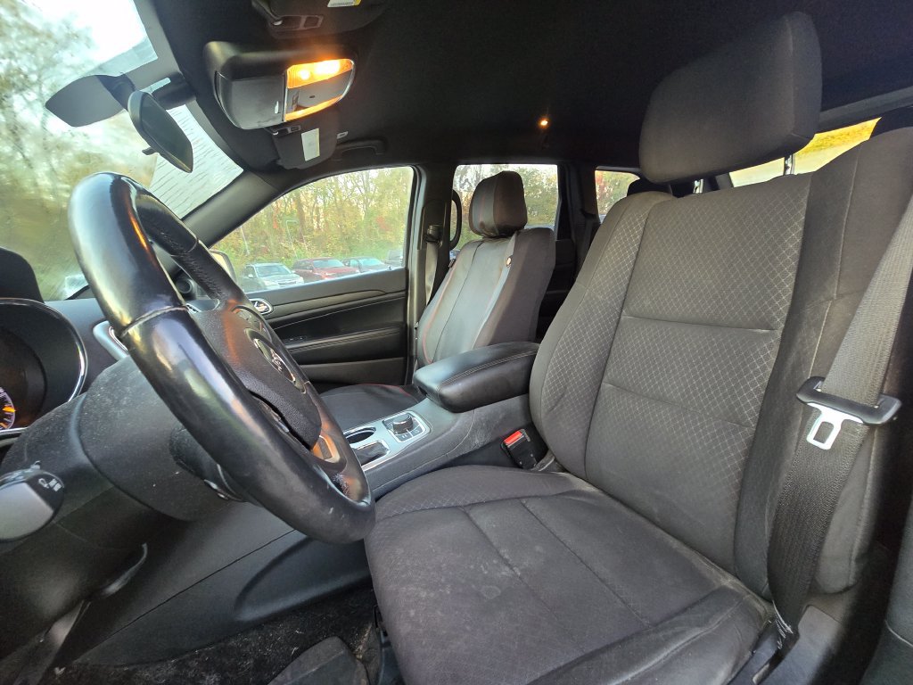Used 2018 Jeep Grand Cherokee Laredo AWD/4WD image 21