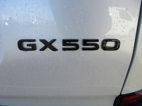 Used 2026 Lexus GX 550 w/ Cold Area Package image 8