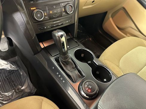 Used 2017 Ford Explorer XLT AWD/4WD image 28
