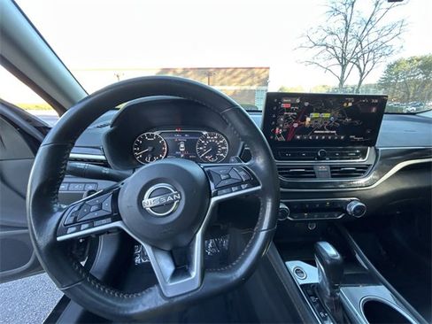 Used 2023 Nissan Altima 2.5 SR w/ SR Premium Package image 29