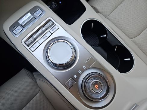 Used 2025 Genesis GV70 2.5T w/ Select Package image 18