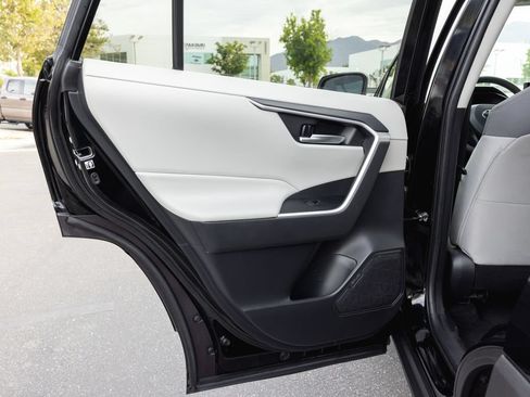 Certified 2020 Toyota RAV4 XLE w/ Carpet Mat Package FWD image 32