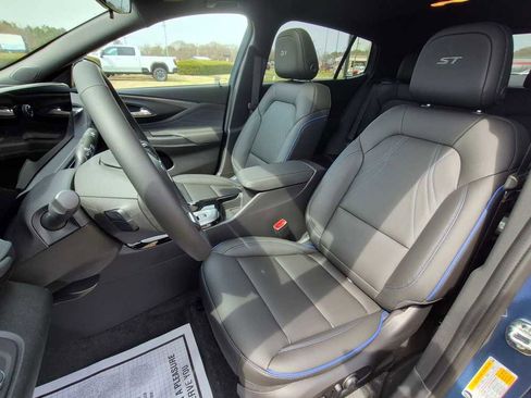 New 2026 Buick Envista Sport Touring image 10