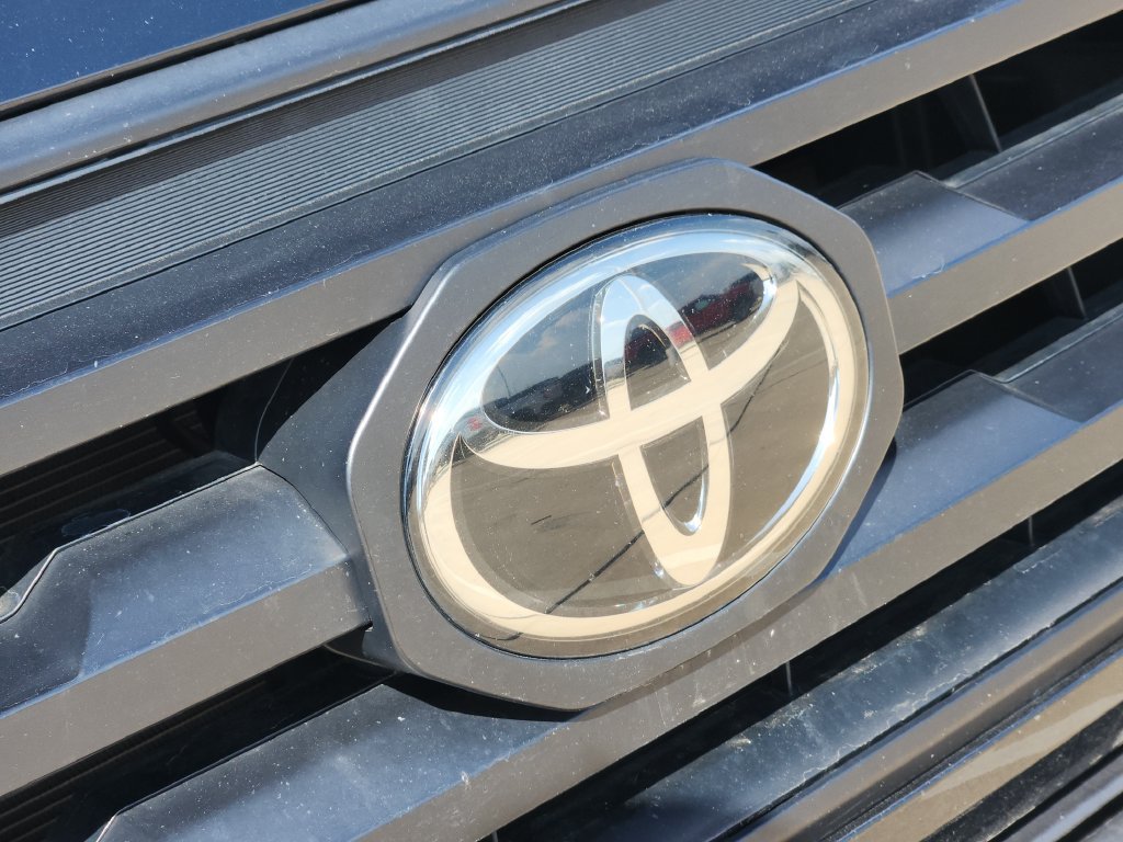 Used 2022 Toyota Tacoma SR w/ SR Convenience Package RWD image 11