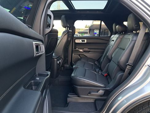 Used 2020 Ford Explorer Limited w/ Class III Trailer Tow Package image 13