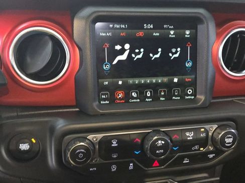 Used 2022 Jeep Wrangler Unlimited Rubicon AWD/4WD image 19