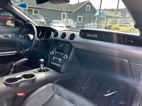 Used 2022 Ford Mustang GT Premium w/ Black Accent Package RWD image 17