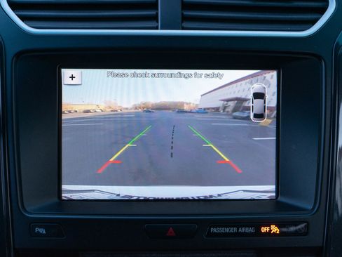 Used 2017 Ford Explorer XLT w/ Equipment Group 202A image 15