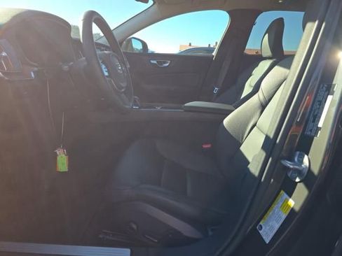 Used 2025 Volvo V60 B5 Cross Country Plus image 4