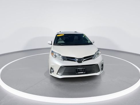Used 2020 Toyota Sienna XLE w/ XLE Navigation Package AWD/4WD image 4