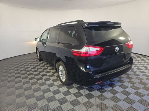 Used 2017 Toyota Sienna XLE w/ XLE Navigation Package FWD image 8