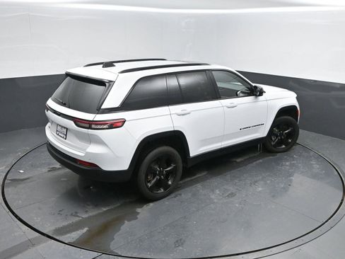 Used 2023 Jeep Grand Cherokee Altitude image 35