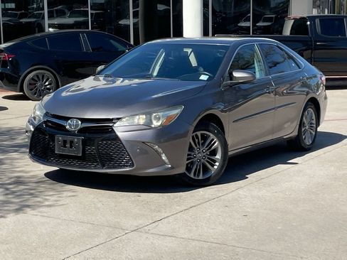 Used 2017 Toyota Camry SE image 10