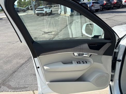 Certified 2024 Volvo XC90 B6 Ultimate w/ Lounge Package AWD/4WD image 15