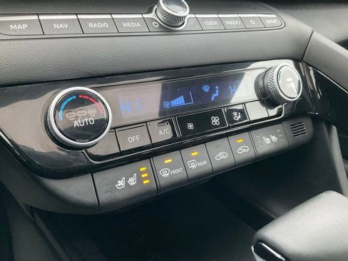 Used 2023 Hyundai Elantra Limited image 10