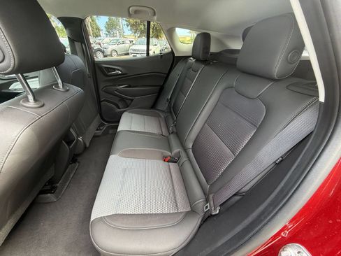 Used 2025 Chevrolet Trax LT w/ LT Convenience Package FWD image 19