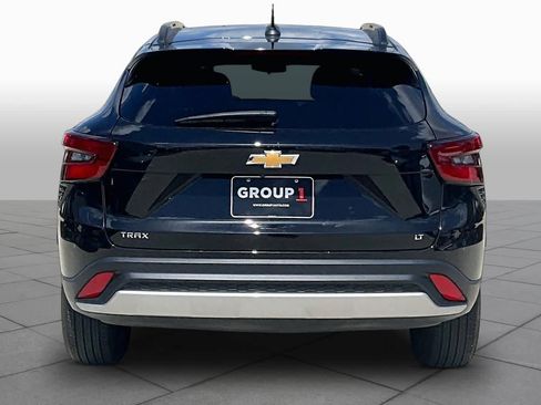 Used 2024 Chevrolet Trax LT w/ Driver Confidence Package FWD image 5