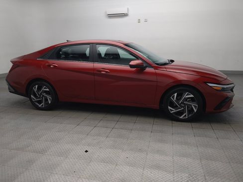 Used 2025 Hyundai Elantra SEL FWD image 11