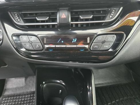 Used 2019 Toyota C-HR XLE FWD image 17