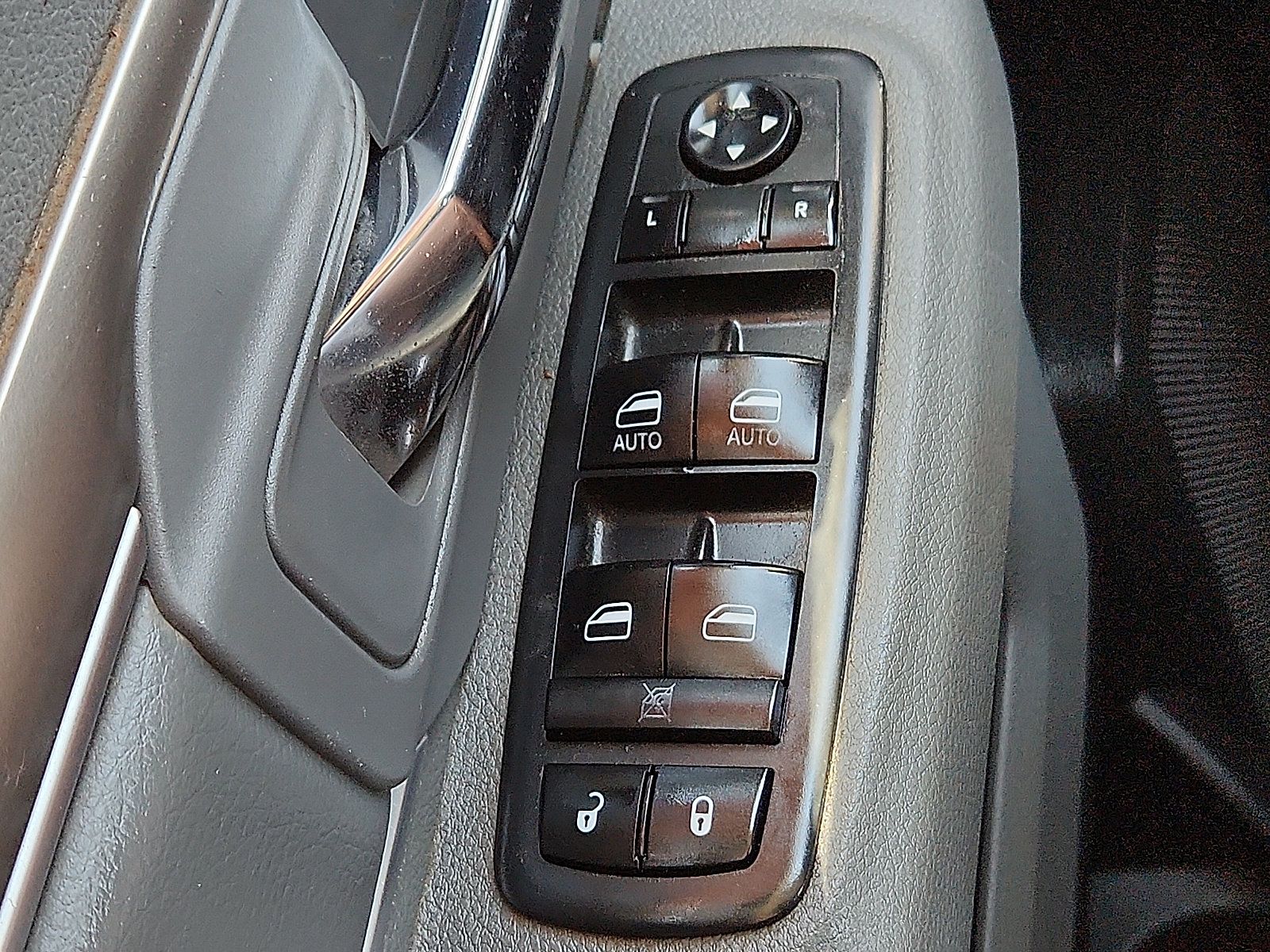 Used 2020 RAM 1500 Classic SLT AWD/4WD image 17