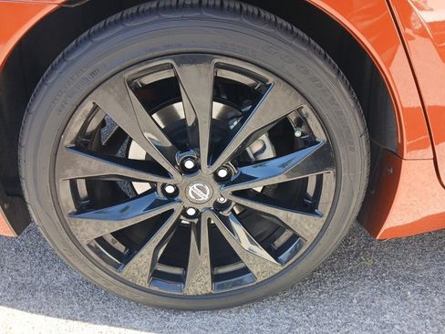 Certified 2021 Nissan Maxima SR w/ Sport Mat Group FWD image 3