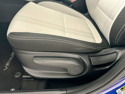 Used 2022 Hyundai Venue SEL w/ Cargo Package FWD image 13