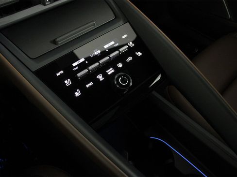 Used 2025 Porsche Macan 4 Electric image 18