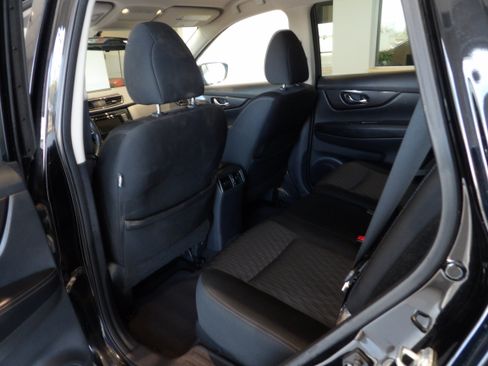 Used 2018 Nissan Rogue SV FWD image 17
