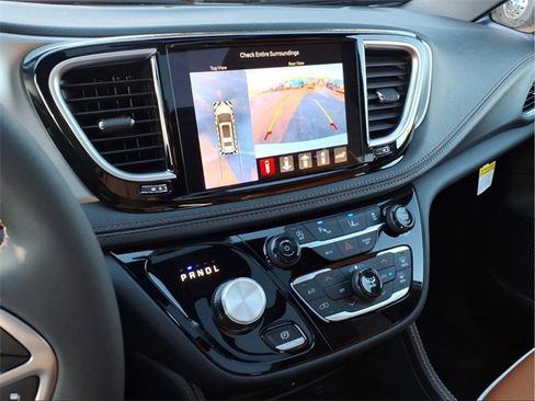 New 2026 Chrysler Pacifica Pinnacle w/ Trailer Tow Group image 24