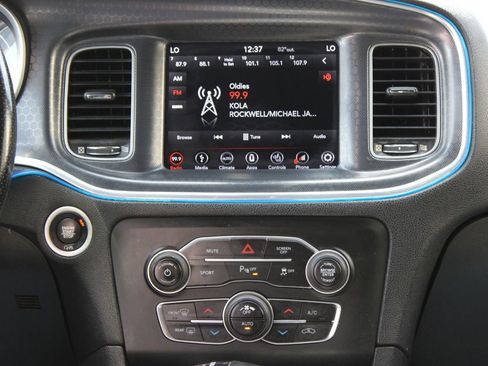 Used 2018 Dodge Charger R/T w/ Plus Group image 30