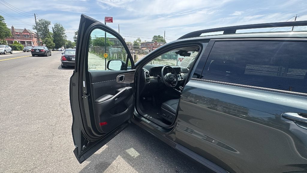 Used 2023 Kia Sorento S w/ Panoramic Sunroof Package AWD/4WD image 10